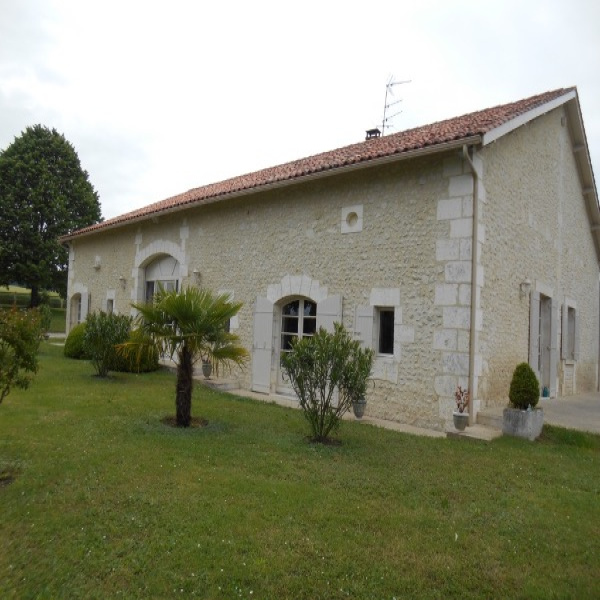 Offres de vente Maison Aubeterre-sur-Dronne 16390